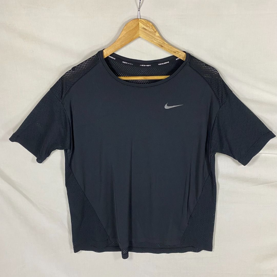 NIKE Running Dri-FIT Micro-Mesh Vent Training Tee Black / L (Category: Activewear) located in Antipolo. Submitted by canadafindss (Listing ID 1460374429, Image 1). Description: Visit & Follow Canada Finds for more premium thrift, streetwear, vintage, techwear, activewear, and branded finds from Canada 🇨🇦 More items posted regularly: https://www.carousell.ph/u/canadafindss NIKE Running Dri-FIT Micro-Mesh Vent Training Tee Black / L Engineered fo