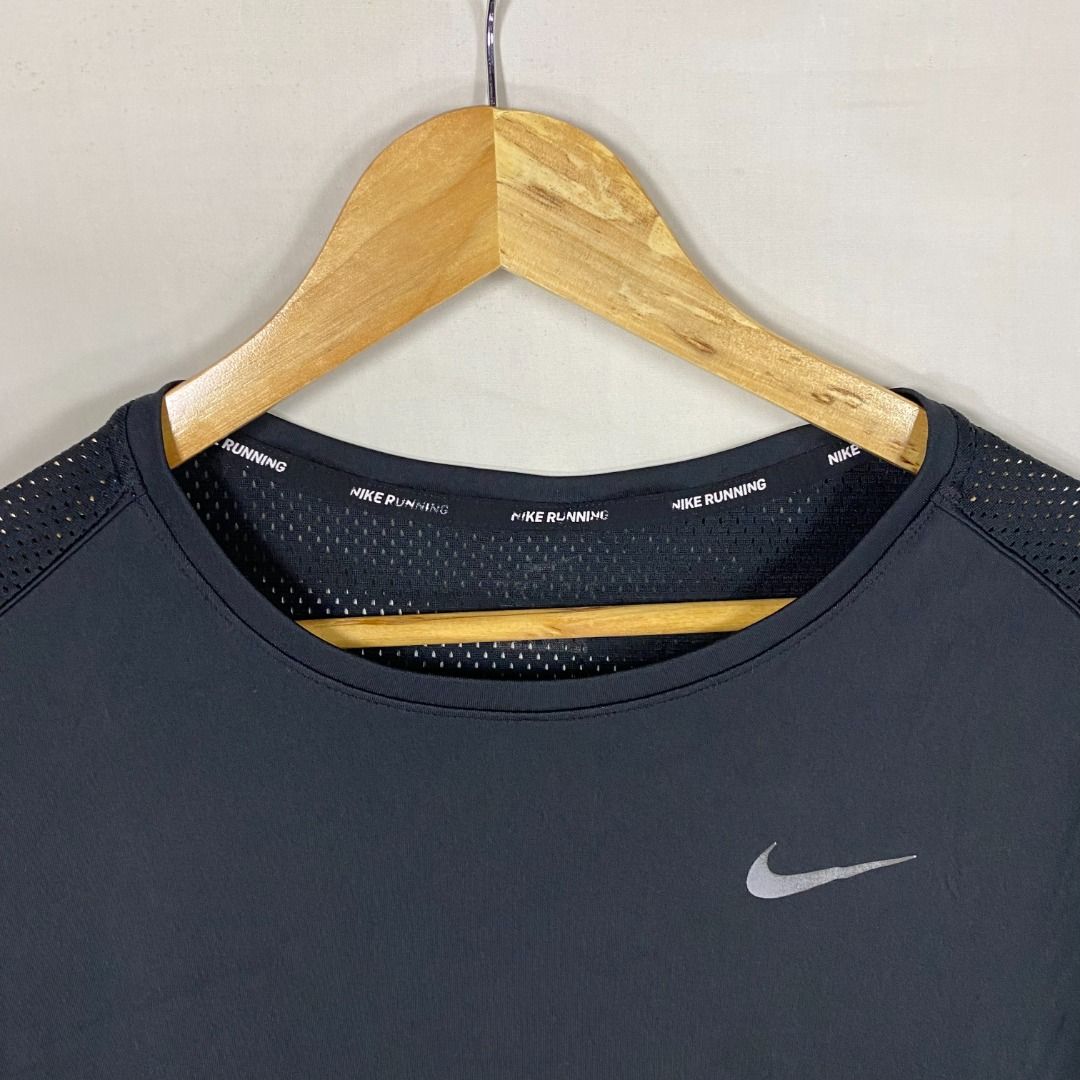 NIKE Running Dri-FIT Micro-Mesh Vent Training Tee Black / L (Category: Activewear) located in Antipolo. Submitted by canadafindss (Listing ID 1460374429, Image 2). Description: Visit & Follow Canada Finds for more premium thrift, streetwear, vintage, techwear, activewear, and branded finds from Canada 🇨🇦 More items posted regularly: https://www.carousell.ph/u/canadafindss NIKE Running Dri-FIT Micro-Mesh Vent Training Tee Black / L Engineered fo