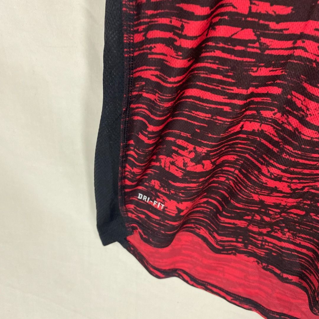 NIKE Running Dri-FIT Patterned Tee Red/Black / L (Category: Activewear) located in Antipolo. Submitted by canadafindss (Listing ID 1460351272, Image 3). Description: Visit & Follow Canada Finds for more premium thrift, streetwear, vintage, techwear, activewear, and branded finds from Canada 🇨🇦 More items posted regularly: https://www.carousell.ph/u/canadafindss NIKE Running Dri-FIT Patterned Tee Red/Black / L Stand out on the track and push you