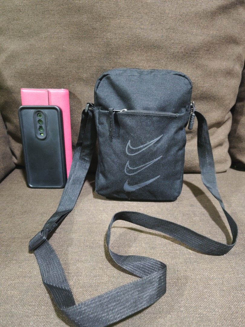Nike sling bag (Category: Sling Bags) located in Pili. Submitted by zaneombao03491 (Listing ID 1460425219, Image 1). Description: .