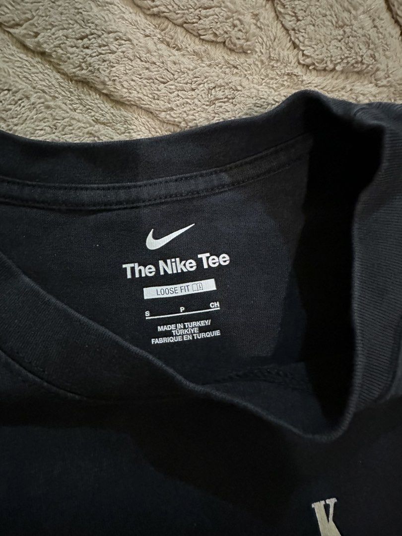 Nike Summer League Loose Fit Tee (Category: Tshirts & Polo Shirts ) located in Quezon City. Submitted by kayqmb (Listing ID 1460472287, Image 2). Description: - summer league graphic shirt - loose fit - no issues - 100% authentic .