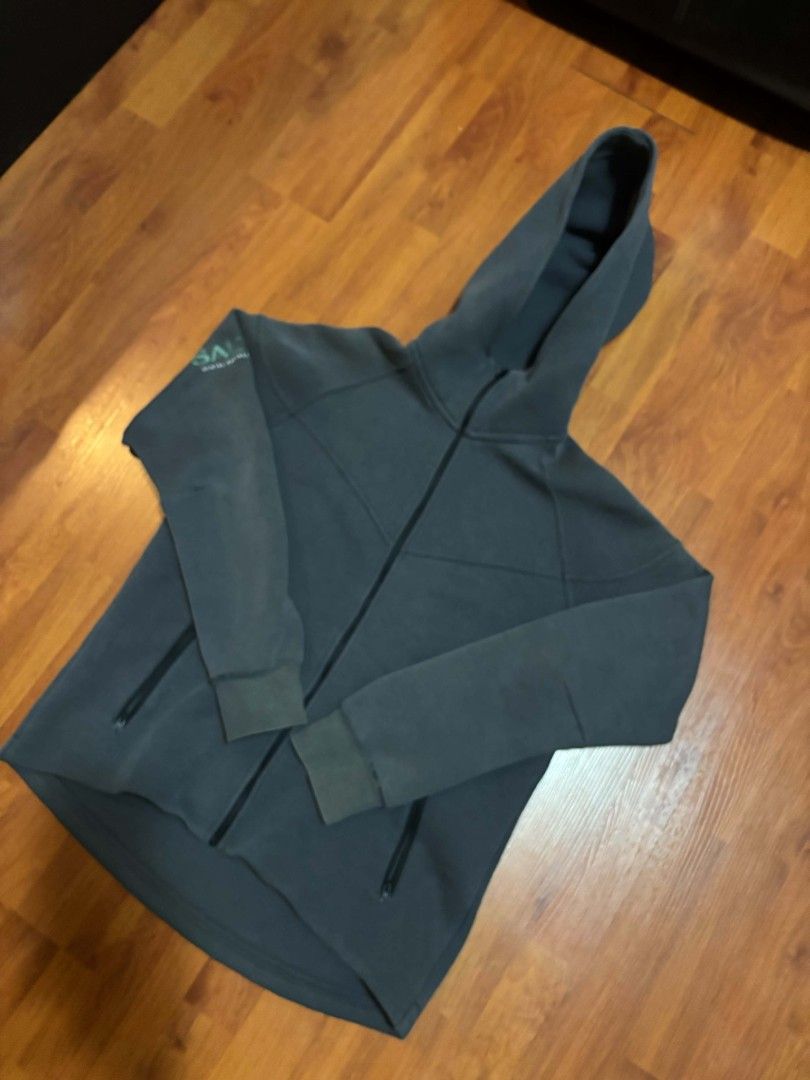Nike Tech Fleece Zip Hoodie (Category: Hoodies) located in Batangas. Submitted by dracozz229 (Listing ID 1460424767, Image 3). Description: Step up your streetwear game with this authentic Nike Tech Fleece hoodie. Known for its sleek design and lightweight warmth, this piece blends athletic performance with modern style..
