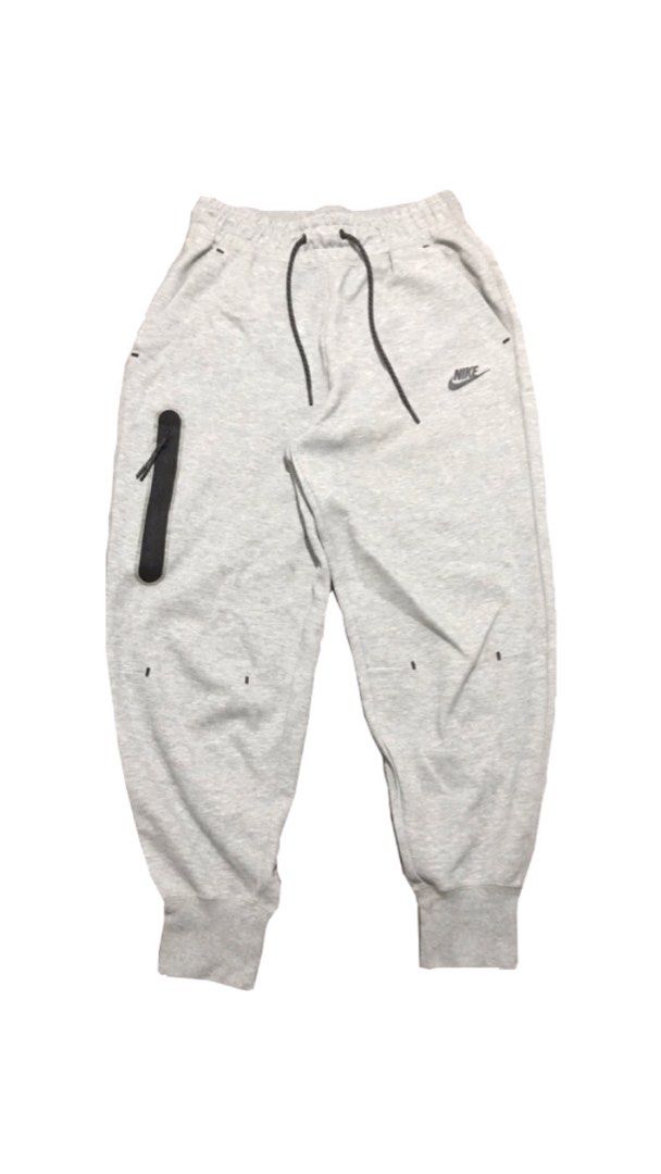 NIKE TECHFLEECE PANTS (Category: Joggers) located in Tabaco. Submitted by cthrifted (Listing ID 1460420782, Image 1). Description: size medium no issue pm for more details .