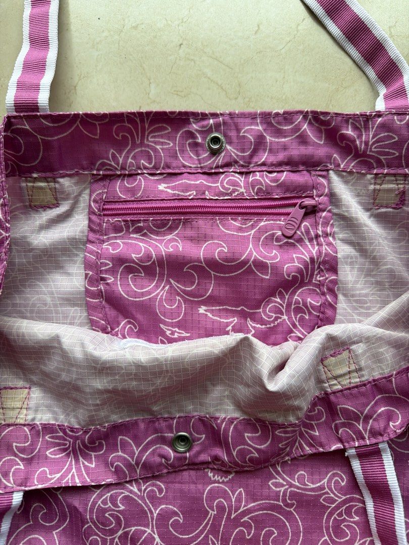 Nike tote bag (Category: Tote Bags) located in Makati City. Submitted by latenightcheckout (Listing ID 1460397212, Image 2). Description: .