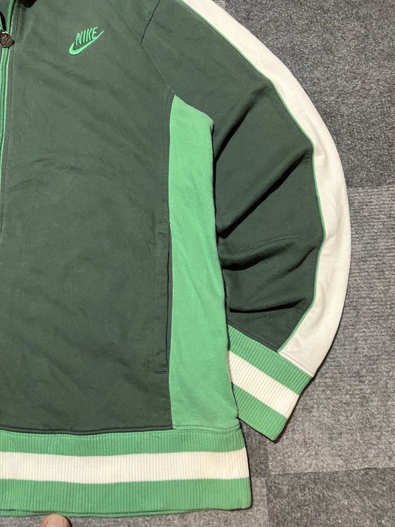 Nike two tone track jacket (Category: Coats, Jackets and Outerwear) located in Naga. Submitted by kots_rojan (Listing ID 1460482338, Image 3). Description: in excellent condition size Xxl best fit L-xl no issue complete tags color rate 9/10.