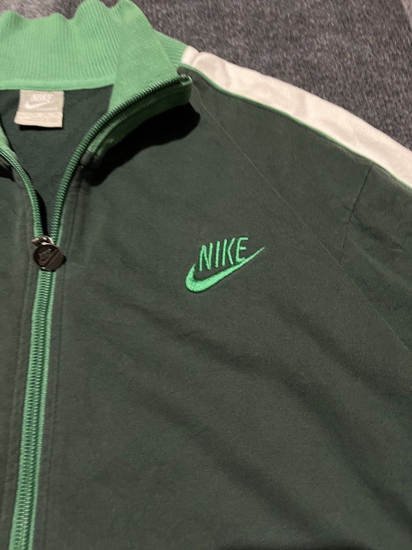 Nike two tone track jacket (Category: Coats, Jackets and Outerwear) located in Naga. Submitted by kots_rojan (Listing ID 1460482338, Image 2). Description: in excellent condition size Xxl best fit L-xl no issue complete tags color rate 9/10.