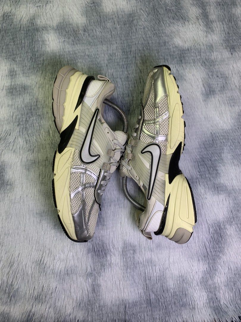 NIKE V2K RUN SUMMIT WHITE METALLIC SILVER (Category: Sneakers) located in Quezon City. Submitted by shooz.kartel (Listing ID 1460456097, Image 2). Description: For sale only‼️ NIKE V2K RUN SUMMIT WHITE METALLIC SILVER Excellent condition Issue minimal sign of usage only Size 9 us 42.5 euro 27 cm 1650 + sf only Legit/Authentic 💯 Pm for fast transact! 📩 Can do ship nationwide MOP: paymaya, bank transfer or gcash Location: Metro manila.