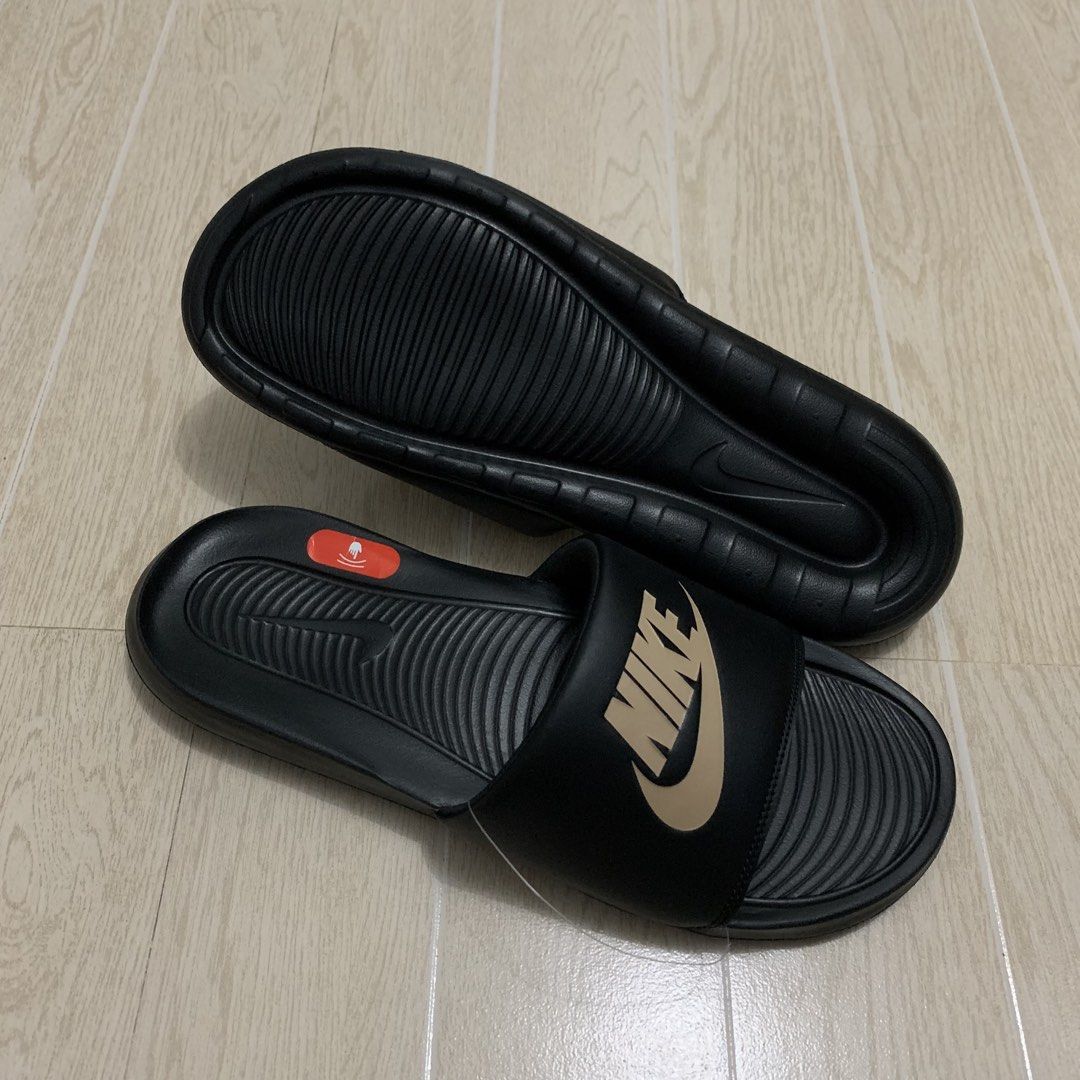 Nike Victori One Slides Black Tan (Category: Slippers & Slides) located in Manila. Submitted by ianvincent0726 (Listing ID 1460378833, Image 2). Description: - 12 US M - Brand new / Complete - ₱980 (SRP: ₱1,595) .