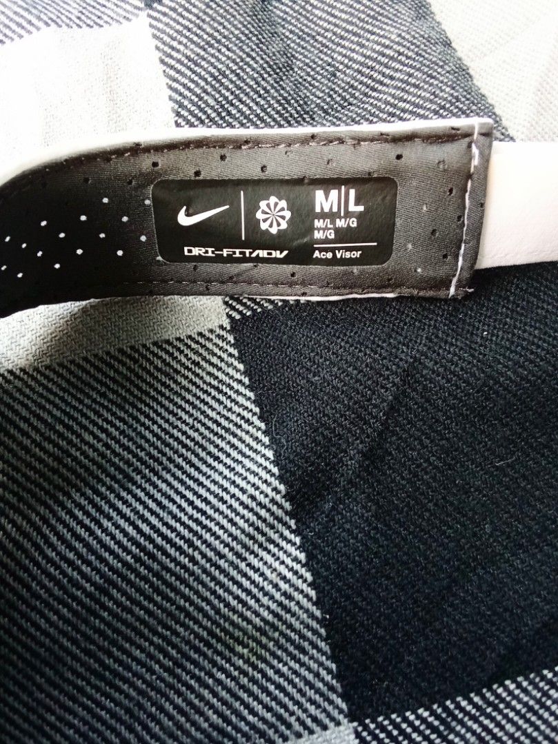Nike visor DriFit ADV (Category: Caps & Hats) located in Polomolok. Submitted by timog_high_ice (Listing ID 1460410372, Image 3). Description: - Like new - Adjustable strap - No issues Perfect Pang takbo ❤️.