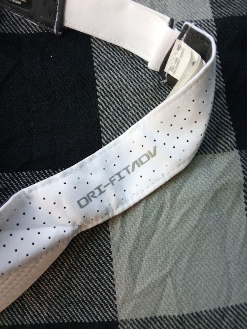 Nike visor DriFit ADV (Category: Caps & Hats) located in Polomolok. Submitted by timog_high_ice (Listing ID 1460410372, Image 2). Description: - Like new - Adjustable strap - No issues Perfect Pang takbo ❤️.