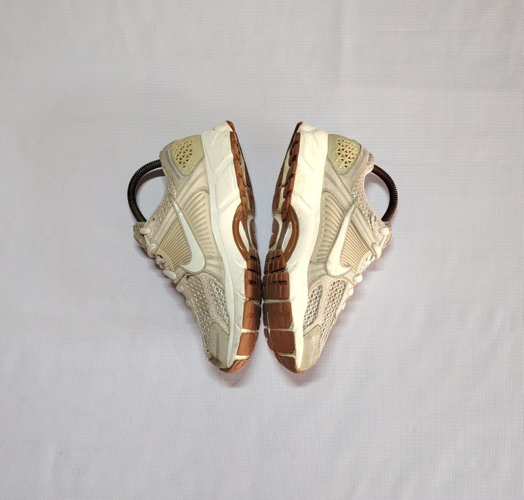 NIKE VOMERO 5 SHOES (Category: Casual Shoes) located in Bislig. Submitted by tuazons21 (Listing ID 1460425121, Image 2). Description: NIKE VOMORE 5 SHOES🩶 SIZE 7.5US/38.5EUR/24.5CM SLIGHTLY USED STILL IN GOOD CONDITION DETAILS POSTED⤵️ CAN DO VOUCH OR VIDEO CALL DM TO PURCHASE 💸📩.