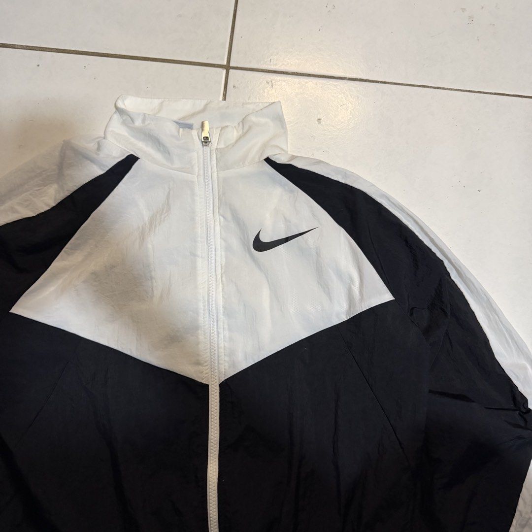 NIKE WIND BREAKER (Category: Coats, Jackets and Outerwear) located in Manila. Submitted by marx_g (Listing ID 1460501523, Image 3). Description: NIKE WINDBREAKER SMALL Width 20 Length 20 .