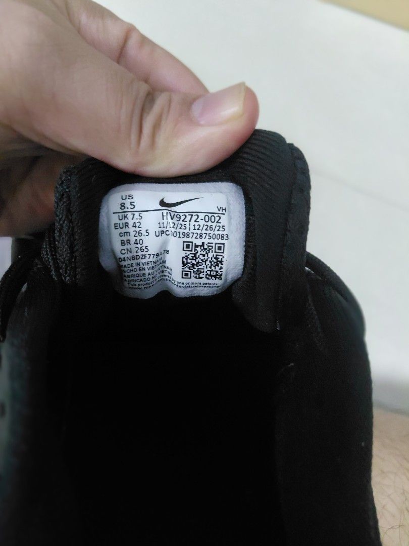 Nike winflo 12 size 8.5 bnew legit (Category: Sneakers) located in Quezon City. Submitted by jmp13 (Listing ID 1460450047, Image 2). Description: - Nike winflo 12 running shoes - Color: Black and White - Size: US 8.5 / EUR 42 - Features: Responsive Air cushioning for superior comfort - Ideal for: Running, training, or everyday wear.