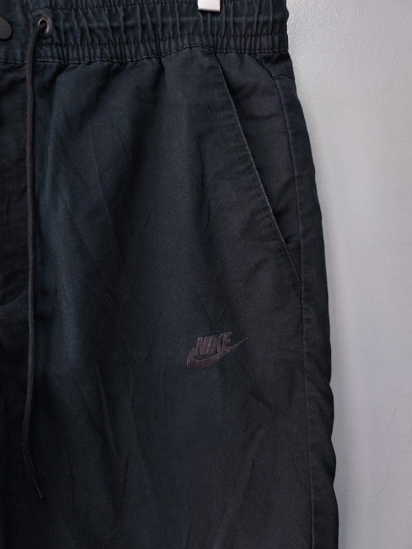 Nike Woven Zipper Shorts (Category: Shorts) located in Bulacan. Submitted by emilj23 (Listing ID 1460429207, Image 2). Description: Nike Woven Zipper Shorts Size XL on tag L 20 W 34-38 Leg Hole 9.5 Condition 9/10 Color rate 9/10 No Issue.
