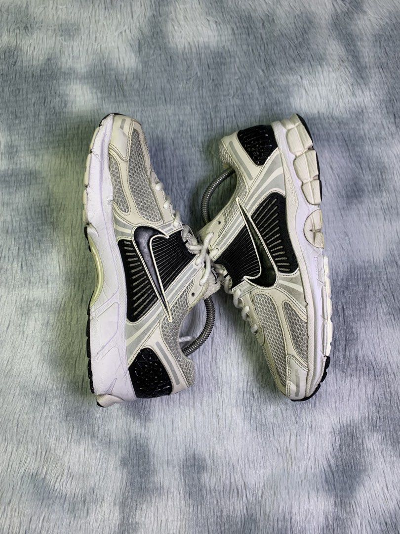 NIKE ZOOM VOMERO 5 WHITE BLACK (Category: Sneakers) located in Quezon City. Submitted by shooz.kartel (Listing ID 1460426995, Image 3). Description: For sale only‼️ NIKE ZOOM VOMERO 5 WHITE BLACK Excellent condition Issue minimal toe drags only Size 9 us 42.5 euro 27 cm 1850 + sf only Legit/Authentic 💯 Pm for fast transact! 📩 Can do ship nationwide MOP: paymaya, bank transfer or gcash Location: Metro manila.