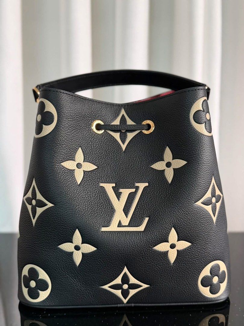 ❣️Noe Empreinte Bucket Microchip ❣️ (Category: Shoulder Bags) located in Manila. Submitted by annmacalua (Listing ID 1460436577, Image 2). Description: What u see is what u get!🥰.