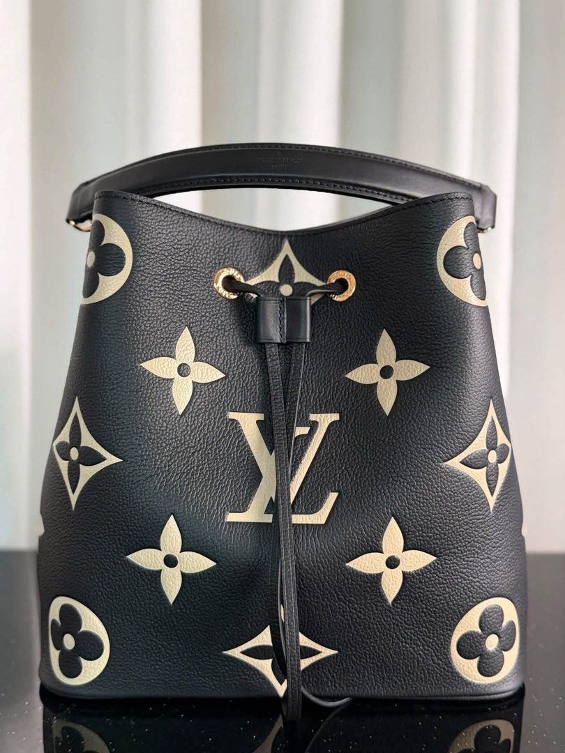 ❣️Noe Empreinte Bucket Microchip ❣️ (Category: Shoulder Bags) located in Manila. Submitted by annmacalua (Listing ID 1460436577, Image 1). Description: What u see is what u get!🥰.