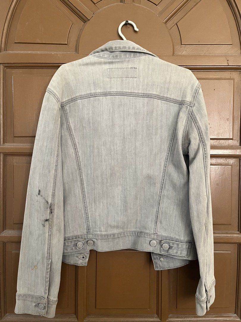Notify Grey Denim Jacket (Category: Coats, Jackets and Outerwear) located in Manila. Submitted by ellesmr122 (Listing ID 1460322691, Image 2). Description: - Notify grey denim jacket - Classic trucker style - Button closure and cuffs - Two chest pockets - Minor stains on back left sleeve (please check photos for details).