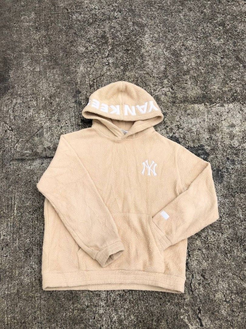 NY YANKEES SHERPA (Category: Activewear) located in Caloocan City. Submitted by neonfinds (Listing ID 1460323695, Image 2). Description: .