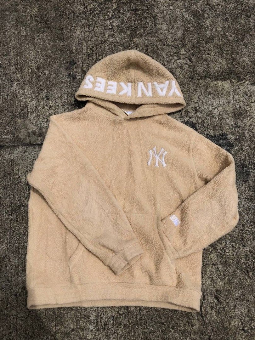 NY YANKEES SHERPA (Category: Activewear) located in Caloocan City. Submitted by neonfinds (Listing ID 1460323695, Image 1). Description: .