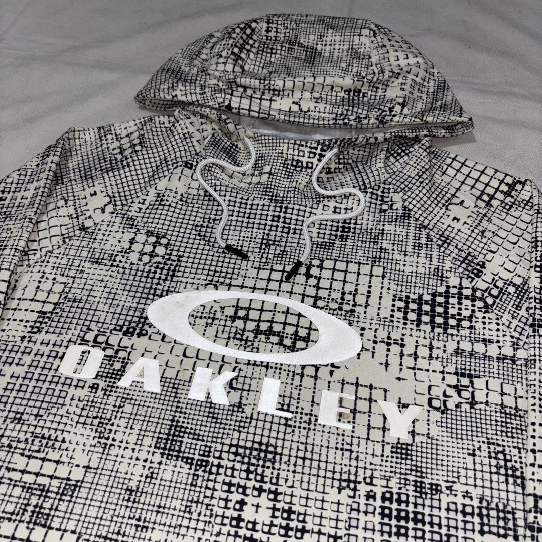Oakley AOP Space Hoodie Reflectorized (Category: Coats, Jackets and Outerwear) located in Cavite. Submitted by thrift.ni.jus (Listing ID 1460479241, Image 2). Description: .