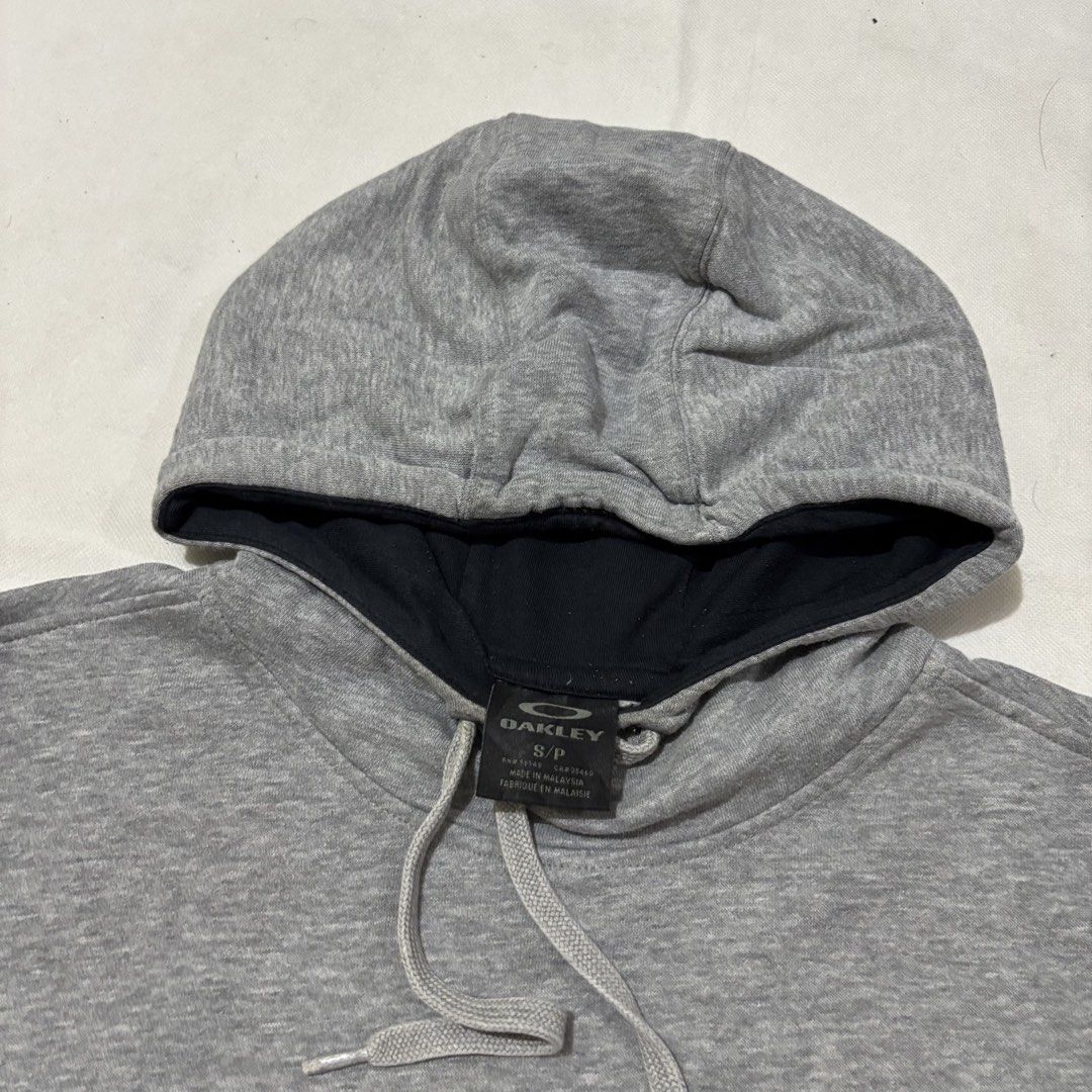 Oakley Biglogo Hoodie (Category: Coats, Jackets and Outerwear) located in Cavite. Submitted by thrift.ni.jus (Listing ID 1460479576, Image 3). Description: .
