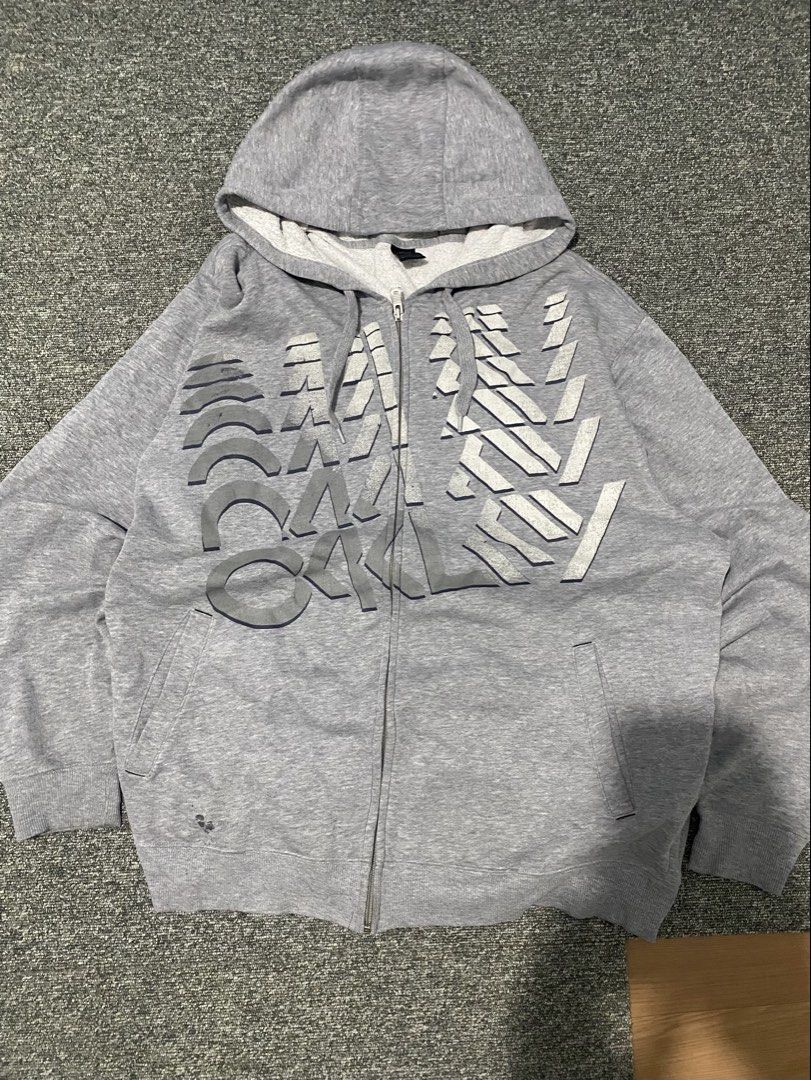 oakley hoodie (Category: Hoodies) located in Abucay. Submitted by blebleble67 (Listing ID 1460476850, Image 2). Description: 26 width 29 length.