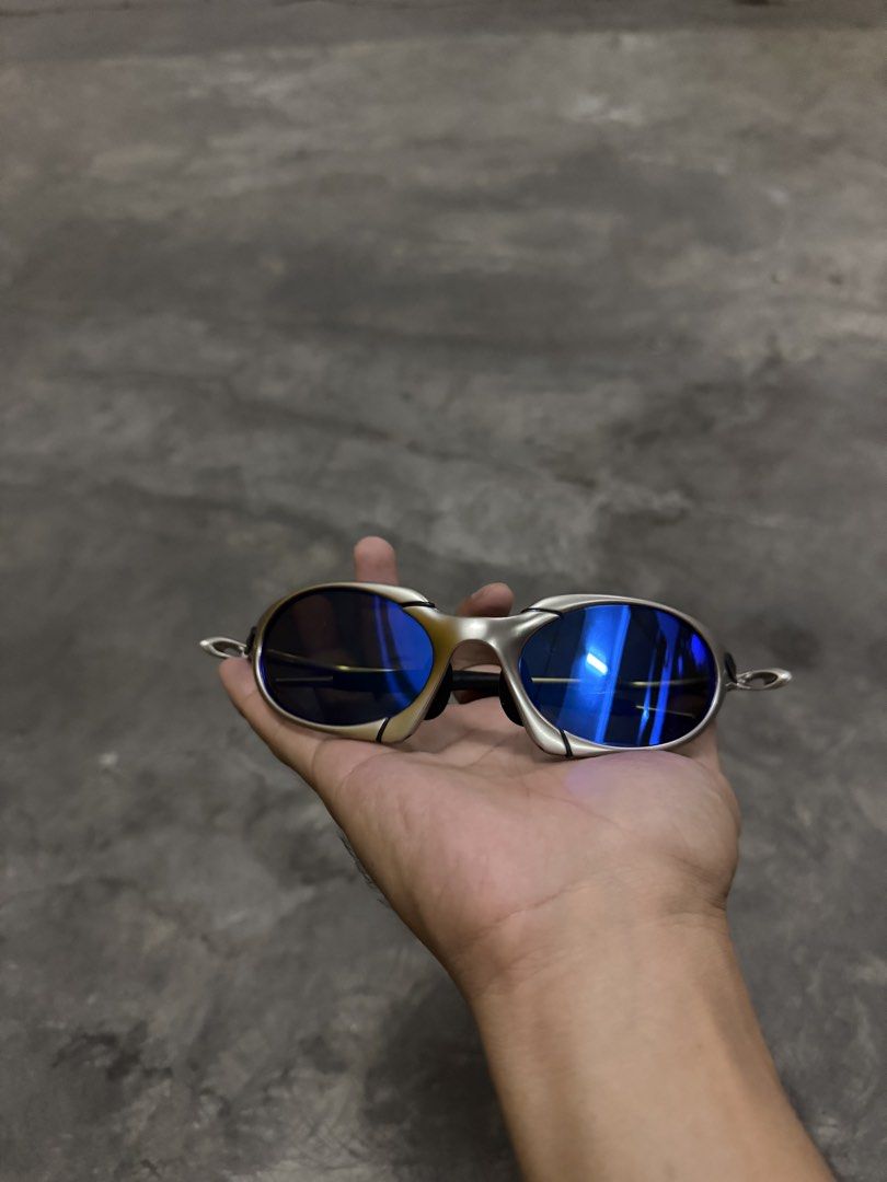 OAKLEY ROMEO ALL BLUE (Category: Sunglasses & Eyewear) located in Manila. Submitted by psg_ni_gecko (Listing ID 1460305792, Image 1). Description: Brandnew Metal frame Location: Mandaluyong.
