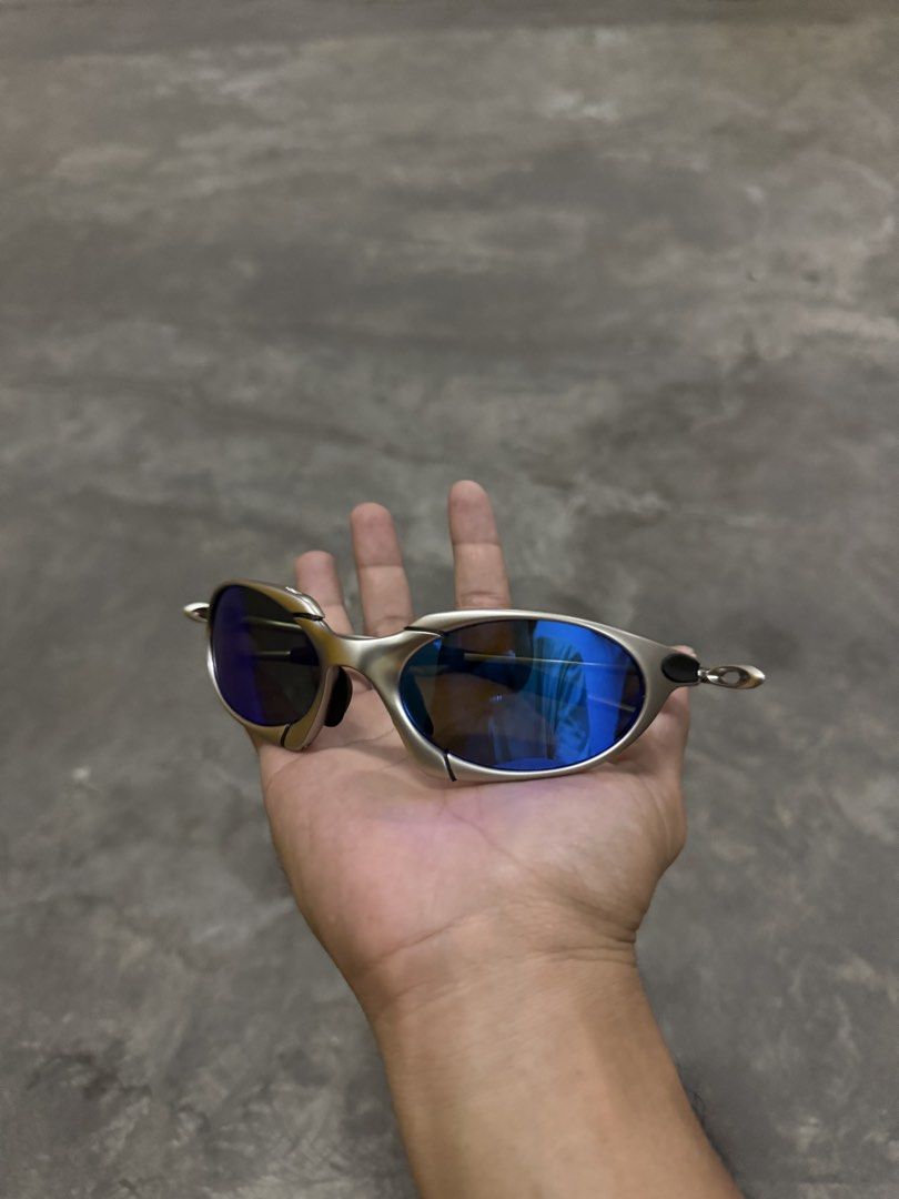 OAKLEY ROMEO ALL BLUE (Category: Sunglasses & Eyewear) located in Manila. Submitted by psg_ni_gecko (Listing ID 1460305792, Image 3). Description: Brandnew Metal frame Location: Mandaluyong.