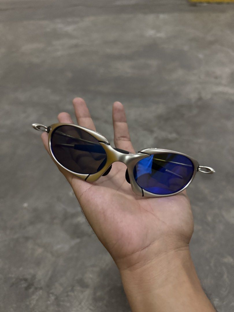 OAKLEY ROMEO ALL BLUE (Category: Sunglasses & Eyewear) located in Manila. Submitted by psg_ni_gecko (Listing ID 1460305792, Image 2). Description: Brandnew Metal frame Location: Mandaluyong.