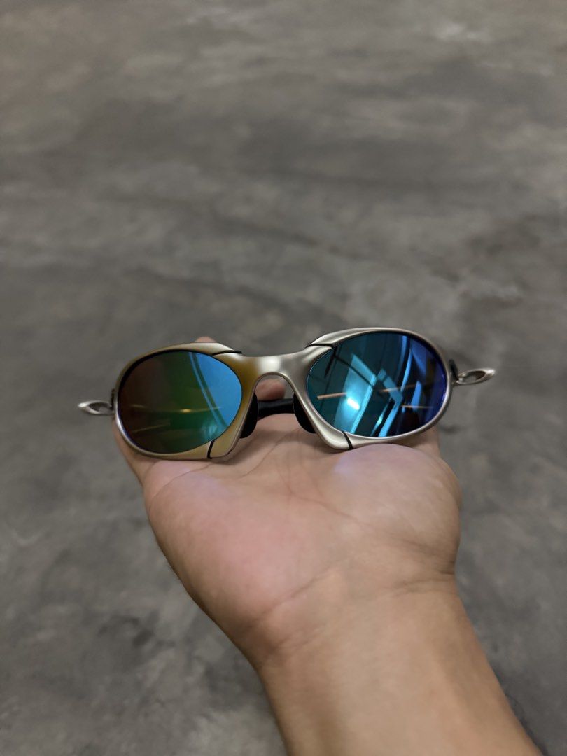 OAKLEY ROMEO AQUA (Category: Sunglasses & Eyewear) located in Manila. Submitted by psg_ni_gecko (Listing ID 1460305709, Image 1). Description: Location: Mandaluyong Brandnew .