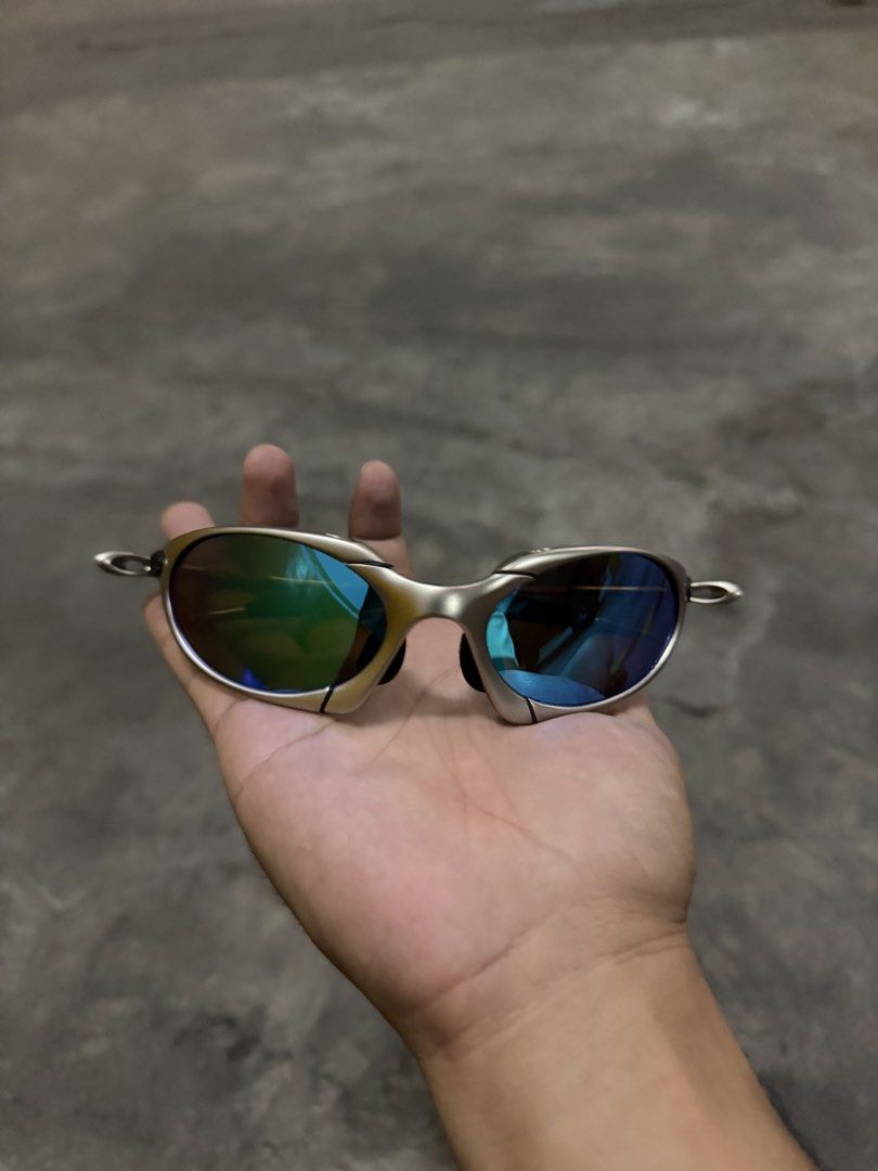 OAKLEY ROMEO AQUA (Category: Sunglasses & Eyewear) located in Manila. Submitted by psg_ni_gecko (Listing ID 1460305709, Image 3). Description: Location: Mandaluyong Brandnew .
