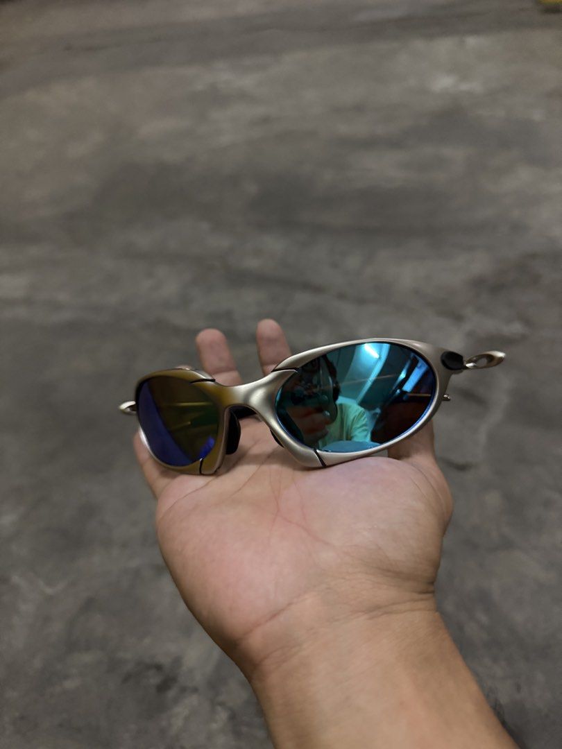 OAKLEY ROMEO AQUA (Category: Sunglasses & Eyewear) located in Manila. Submitted by psg_ni_gecko (Listing ID 1460305709, Image 2). Description: Location: Mandaluyong Brandnew .