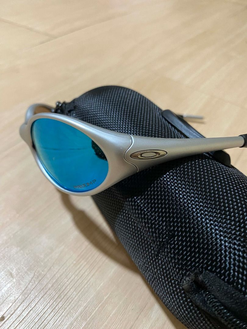 Oakley Y2K Gorpcore Sunglasses Eye Jacket (Category: Sunglasses & Eyewear) located in Cadiz. Submitted by thespotcdz (Listing ID 1460457755, Image 2). Description: Oakley Y2K Gorpcore Sunglasses Eye Jacket Excellent condition with zipper case only.