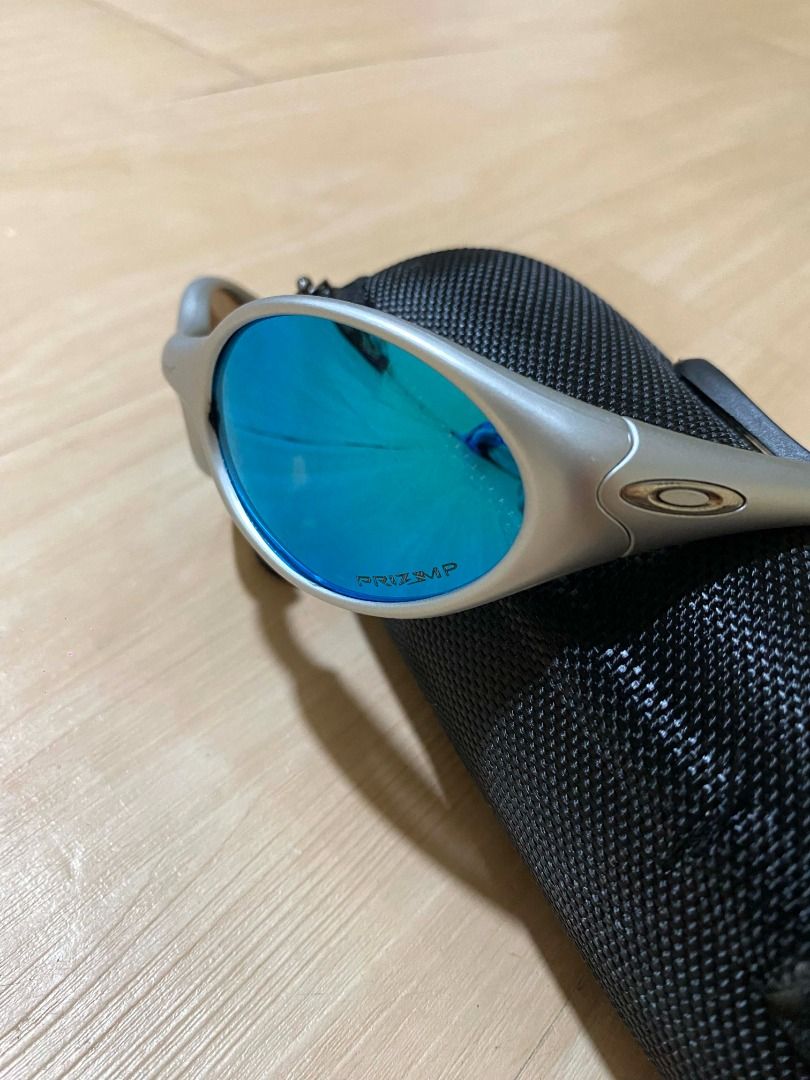 Oakley Y2K Gorpcore Sunglasses Eye Jacket (Category: Sunglasses & Eyewear) located in Cadiz. Submitted by thespotcdz (Listing ID 1460457755, Image 3). Description: Oakley Y2K Gorpcore Sunglasses Eye Jacket Excellent condition with zipper case only.
