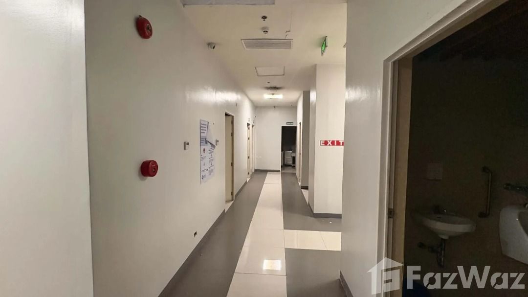 Office for rent at Dona Carmen, Commonwealth (Category: Commercial) located in Makati City. Submitted by propertyproph (Listing ID 1460404190, Image 2). Description: 🏢 Office for Rent – 311 sqm Ground Floor Commercial Space in Commonwealth 📍 Dona Carmen, Commonwealth, Quezon City A spacious ground-floor commercial or office space located within a community mall serving the established residential areas of Commonwealth and Fairview. Ideal for bu