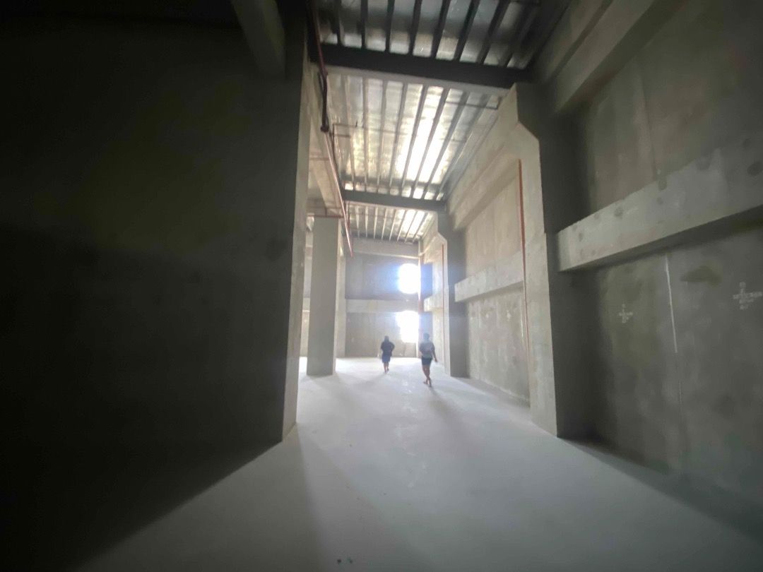 OFFICE/WAREHOUSE FOR LEASE – MAKATI (Category: Commercial) located in Quezon City. Submitted by zobelle88properties (Listing ID 1460305355, Image 1). Description: 🐲 OFFICE/WAREHOUSE FOR LEASE – MAKATI 💰 Rate: ₱700/sqm + VAT 📌 No CUSA 📌 Terms: • 3 months security deposit • 1 month advance, to be applied to the last month of rent • Minimum lease term: 2 years 🪴 Available Spaces: • 318 sqm – 5th Floor (2 units available) • 390 sqm – 3rd Floor •