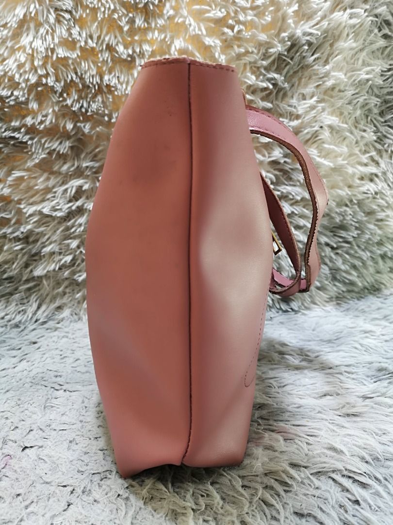 Old Rose Shoulder Bag (Category: Shoulder Bags) located in Santa Cruz. Submitted by jmy_surplus.2 (Listing ID 1460450119, Image 3). Description: Size ; L - 11 W - 16 Color ; Old Rose Type ; Shoulder bag Brand ; No brand Material ; Leather Style ; Old Rose Leather Shoulder bag LR 169 JMY 5 Batch #218.
