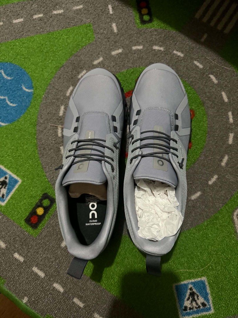 ON Cloud 6 Grey (Category: Sneakers) located in Quezon City. Submitted by 2cnds.ph (Listing ID 1460333550, Image 3). Description: - ON Cloud Waterproof Running Shoes - Size: US Men's 10 (UK 9.5, EU 44) - Features: Waterproof, Lightweight, Comfortable - Ideal for: Running, Everyday Wear, Adventures -BNEW bought from the US -no box Selling cause I bought the wrong size.