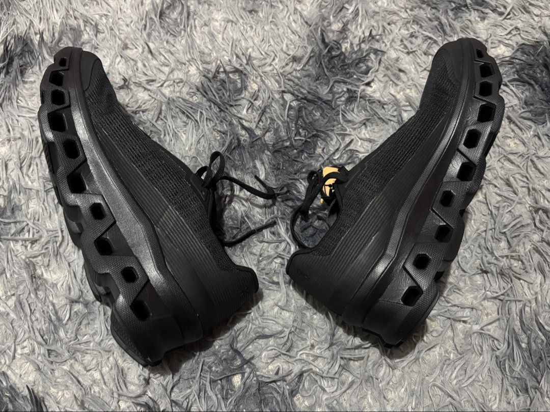 ON CLOUD CLOUDMONSTER VOID (Category: Sneakers) located in Legazpi City. Submitted by thesource052 (Listing ID 1460496636, Image 2). Description: ON CLOUD CLOUDMONSTER VOID SIZE 38, 5UK, 7US, JP24, Bought brand new Fron London. Around 10k in php. Selling rush!! Wrong Size:, Naiwan na ung box sa london. Moneyback if fake. .
