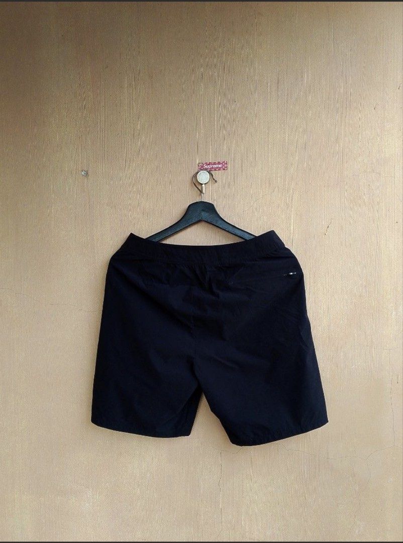 On Cloud Hybrid shorts (Category: Shorts) located in Quezon City. Submitted by jembart0527 (Listing ID 1460458724, Image 2). Description: For sale On cloud Hybrid shorts Size: XS Dimes: 26-28 width Like new RFS: too small for me.