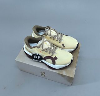 (Category: ) located in . Submitted by khai.uasneakers (Listing ID 1460415255, Image 1). Description: .