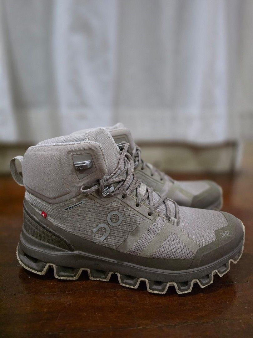 ON Cloudrock Waterproof (Category: Boots) located in Quezon City. Submitted by salingkatekate (Listing ID 1460402313, Image 2). Description: - ON Cloudrock waterproof - Ideal for wet weather hiking - Offers comfort and support - US W7.5/ UK 38.5 - no box.