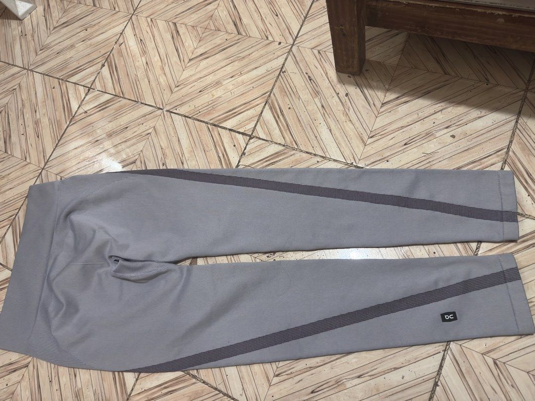 On Running Studio Knit Tights Women's Performance Training Grey (Category: Activewear) located in Manila. Submitted by jessj30 (Listing ID 1460420198, Image 3). Description: - Brand: On Running - Style: Seamless knit tights - Designed for: Performance training - Features: Ribbed texture, darker grey side stripe details, high-waisted fit - Versatile: Ideal for workouts or casual wear.