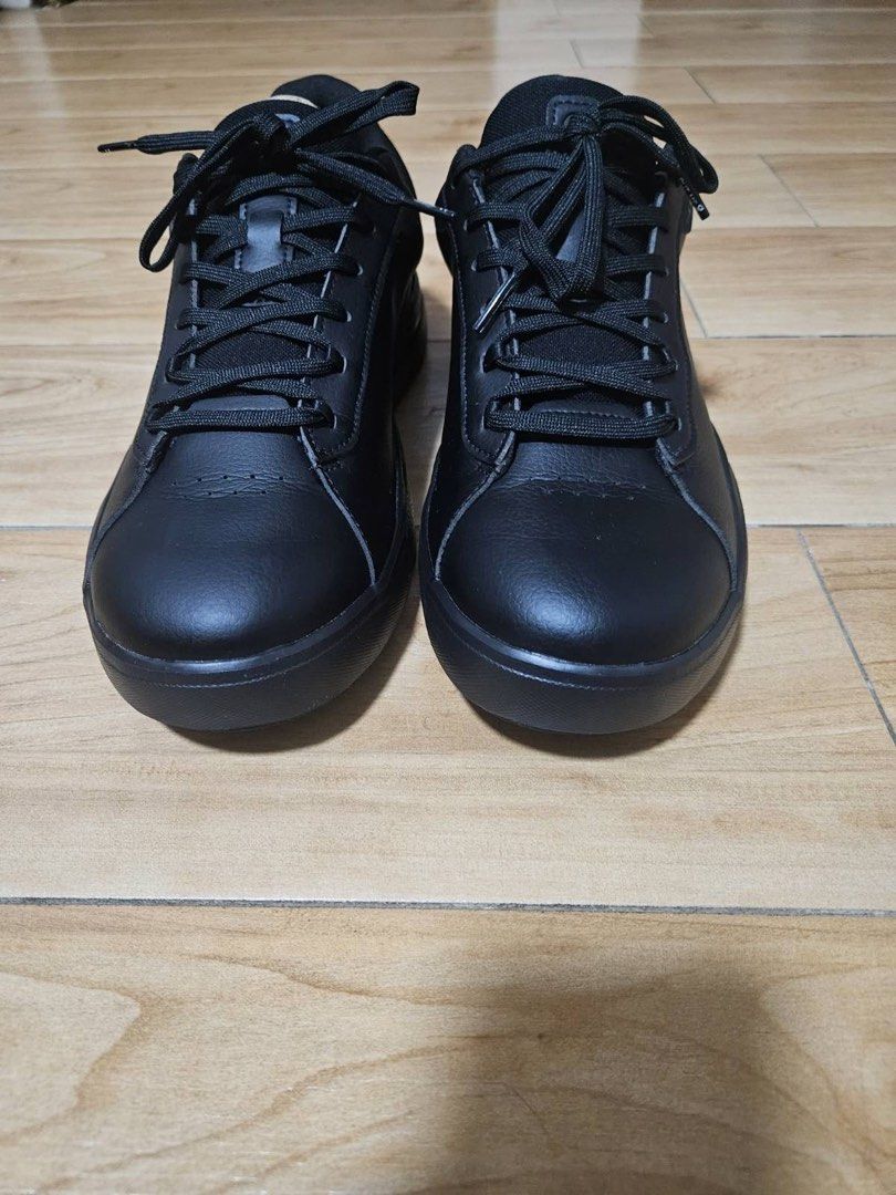 ON THE ROGER Advantage (Category: Sneakers) located in Manila. Submitted by themythfs (Listing ID 1460366128, Image 2). Description: - Color: Black on Black - Size: US 10 - Purchase date: August 19, 2026 - Original price: PHP 9590.00 - Price is negotiable - Includes original box - No issues, fitted only - RFS: Incorrect size.