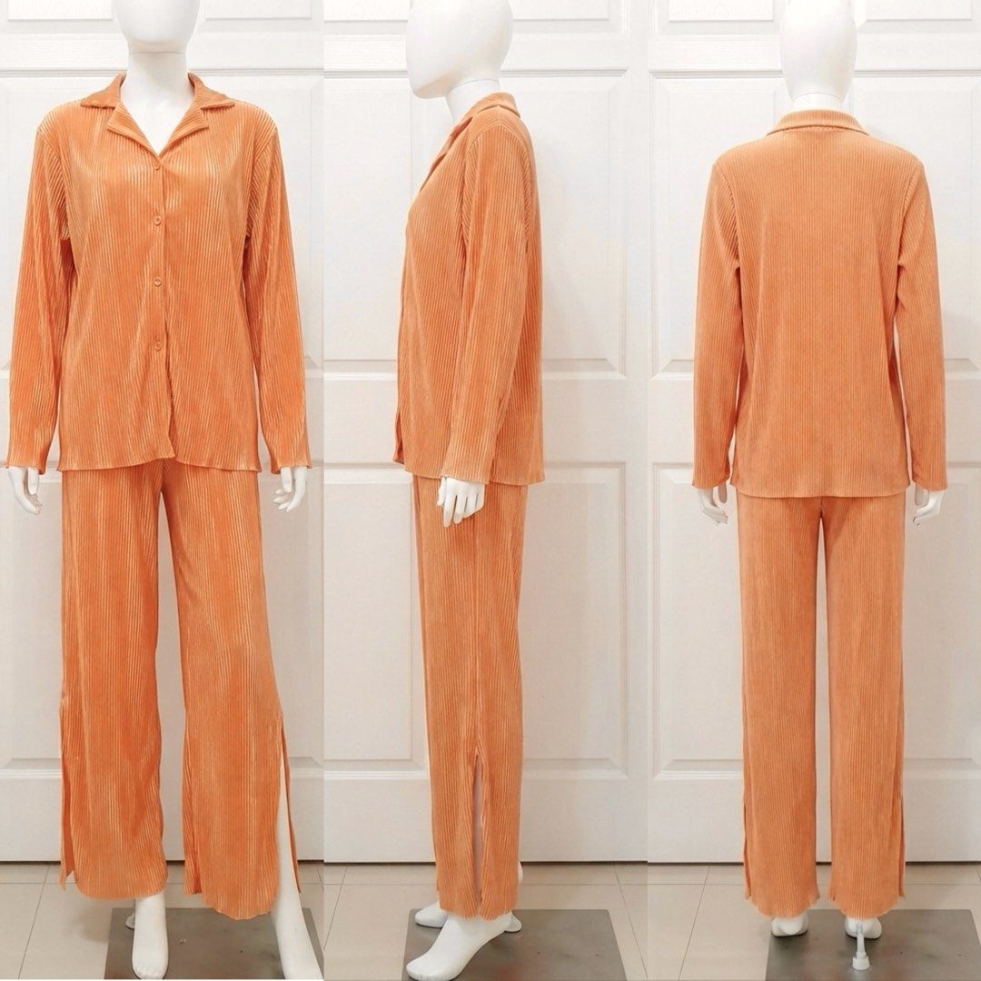 ORANGE PLEATED COORDS (Category: Sets or Coordinates) located in Taguig. Submitted by jane.klosette (Listing ID 1460458765, Image 2). Description: BRANDNEW DELIVERY VIA LALAMOVE, PAYMENT FIRST. 📍 TAGUIG.