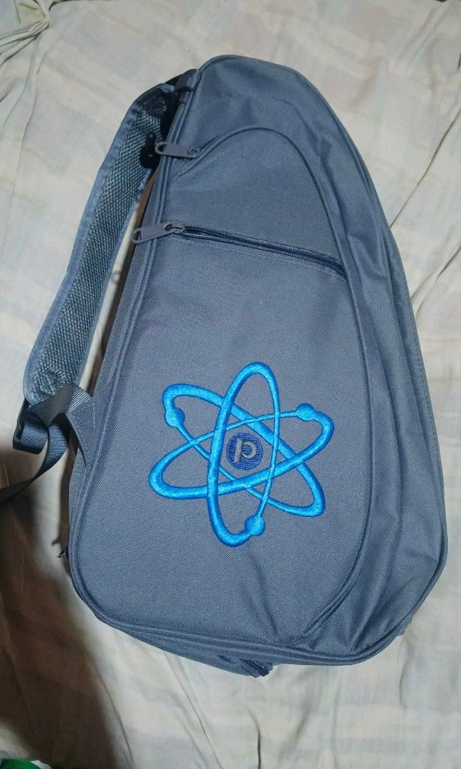 Orig Proton puckleball bag (Category: Backpacks) located in Bacoor. Submitted by joromoto18 (Listing ID 1460429396, Image 3). Description: For sale original preloved bag 1 time used only Medyo nalalakihan lang Proton pickleball bag 2,600 pesos only Fixed mura na yan Original price nasa pics na Bentang tropa na lang Can fit 4 paddles Insulated na rin cya Pick up only chua s pavilion dalahican cavite city Mas ok pick up para macheck nyo item Pass s