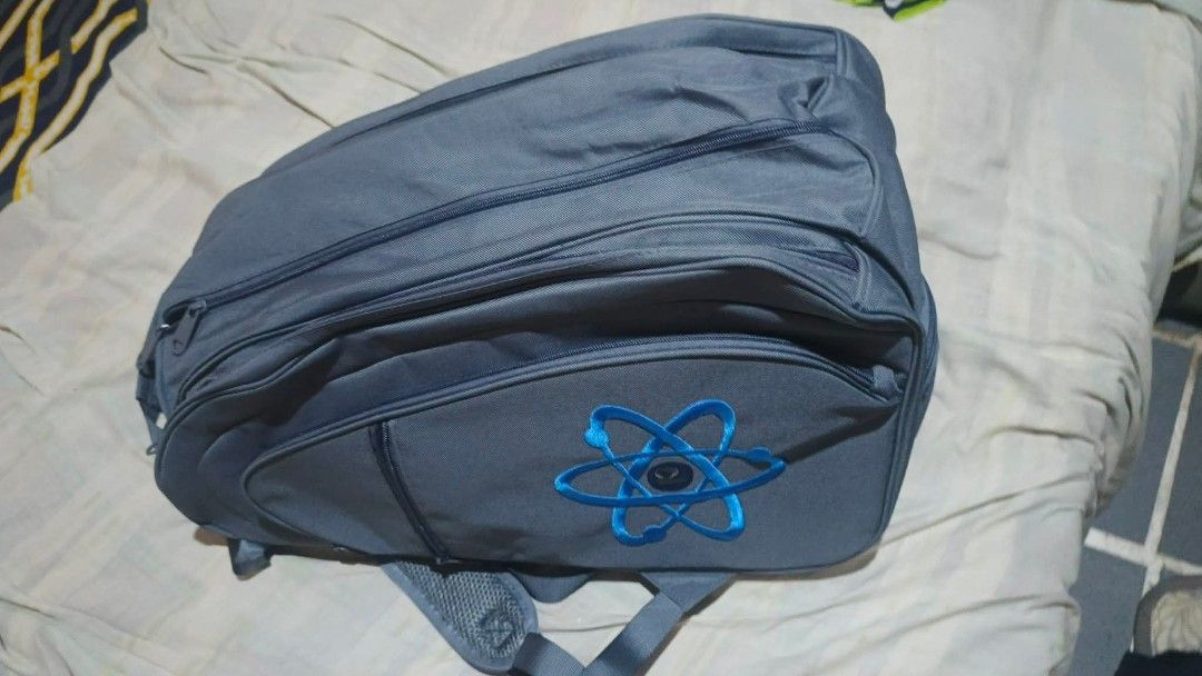 Orig Proton puckleball bag (Category: Backpacks) located in Bacoor. Submitted by joromoto18 (Listing ID 1460429396, Image 2). Description: For sale original preloved bag 1 time used only Medyo nalalakihan lang Proton pickleball bag 2,600 pesos only Fixed mura na yan Original price nasa pics na Bentang tropa na lang Can fit 4 paddles Insulated na rin cya Pick up only chua s pavilion dalahican cavite city Mas ok pick up para macheck nyo item Pass s
