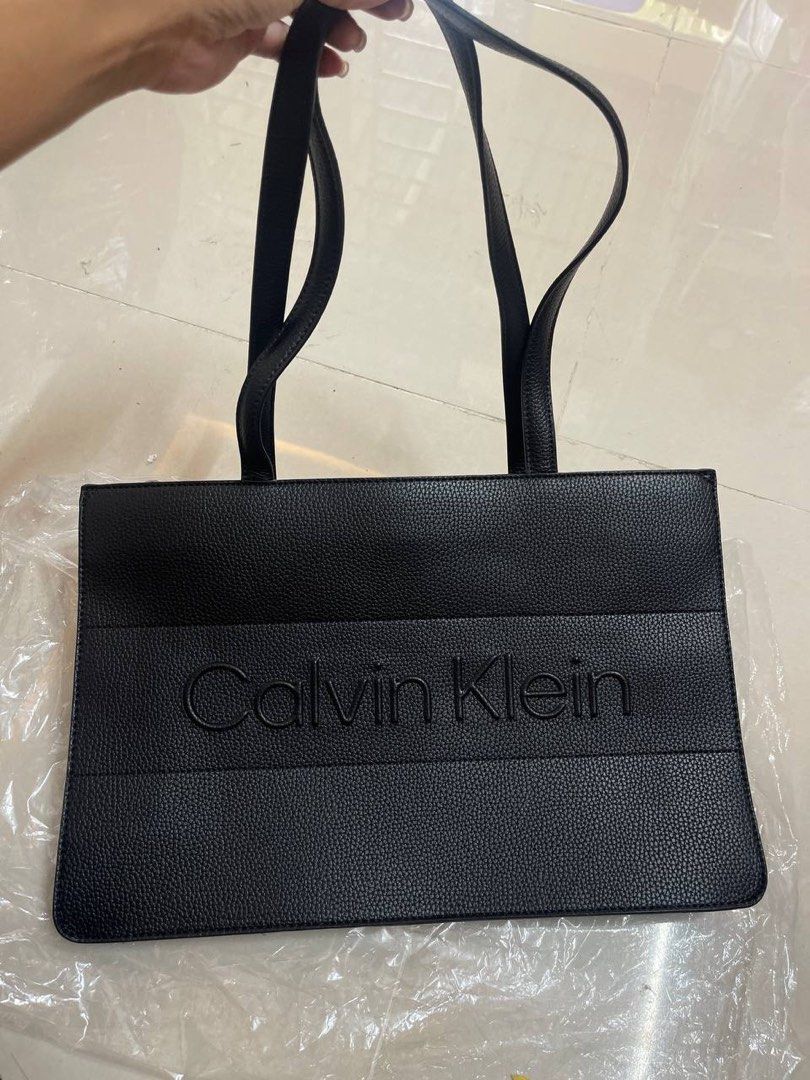 Original Calvin Klein Tote Bah (Category: Tote Bags) located in Manila. Submitted by califinds (Listing ID 1460315384, Image 1). Description: .