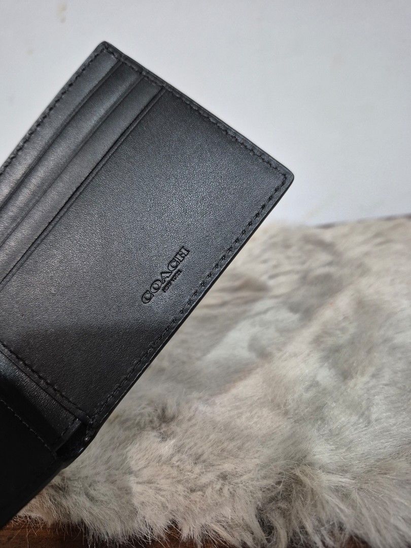 Original Coach Slim Billfold Wallet (Category: Wallets & Card Holders) located in Cavite. Submitted by chaellebrandsluxe (Listing ID 1460459139, Image 3). Description: Selling low,no inclusions What you see is what you get.